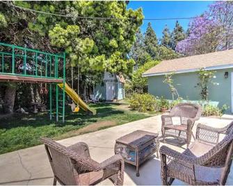 Private studio with pool, kid-friendly - Buena Park - Patio