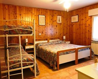 Hotel Capriolo - Lizzano in Belvedere - Спальня