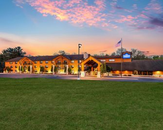 AmericInn by Wyndham Wisconsin Dells - Wisconsin Dells - Edificio