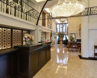 Siam Champs Elyseesi Unique Hotel - Bangkok - Front desk