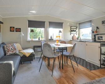 Amazing Home In Grums With Wifi - Grums - Dining room