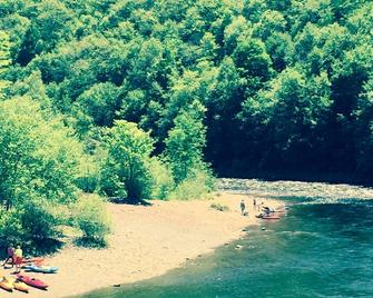 Art Studio: Historical Carriage House In The Poconos - Jim Thorpe - Building