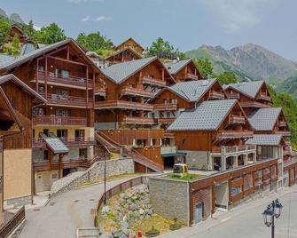 Madame Vacances Les Epinettes - Vaujany - Bâtiment