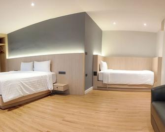 V1 Boutique Hotel - Kanchanaburi - Bedroom