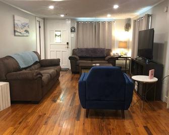 Charming home in the heart of Milton - Milton - Sala de estar