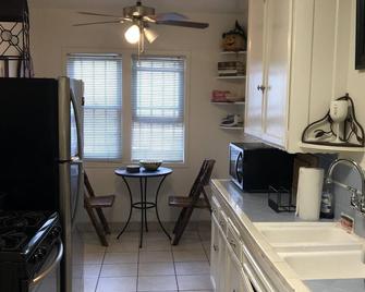 Charming and Cozy Apt in the Hear of Westwood Village - 洛杉磯 - 廚房