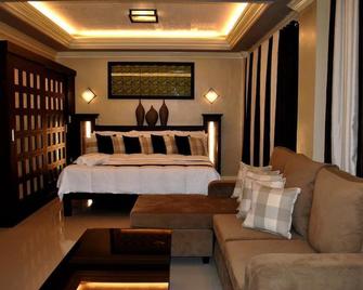 Villa Esmeralda Bryan's Resort Hotel and Restaurant - Rizal - Camera da letto