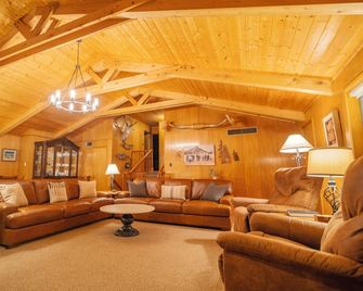 The Wilson Ranch: Gorgeous Cattle Ranch House in Gypsum Valley - Gypsum - Lounge