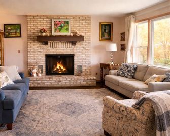 Private Sauna, Fireplace and Country Views - Mount Airy - Sala de estar