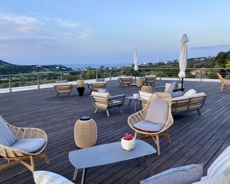 Vila Valverde Design Country Hotel - לאגוס - מרפסת