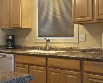 Private apartment. Located near everything! - Anchorage - Cocina