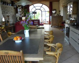 The jura for the calm and the sweetness of life, between rivers and hills - Ranchot - Restaurante