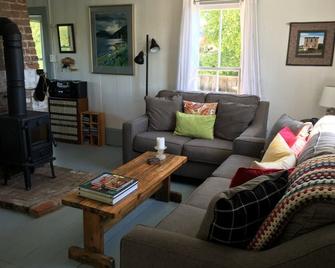 Traditional cottage in historic trinity - Trinity - Sala de estar