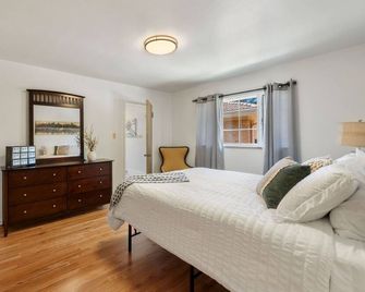 Charming brick home in The Avenues. - Cheyenne - Bedroom