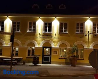Der Heurige im Gasthaus zum Löwen - Freising - Building