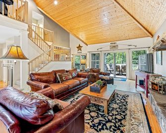 New to our rental program! - Lake Toxaway - Sala de estar