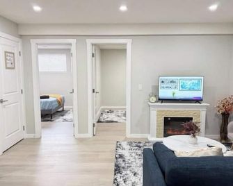Range View Retreat/2br Suite - De Winton - Salon