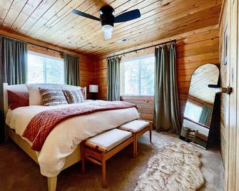 Charming Rural Retreat: Perfect for Work, Play, or Extended Stays - Bailey - Bedroom
