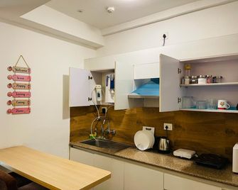 Pure Heaven by Buddies home - Noida - Kitchen