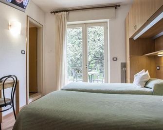 Hotel Elisabetta - Nago–Torbole - غرفة نوم