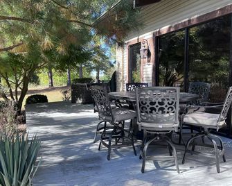 7 BR Lake Barkley Estate - Perfect for Family Gatherings, Reunions & Retreats - Cadiz - Innenhof