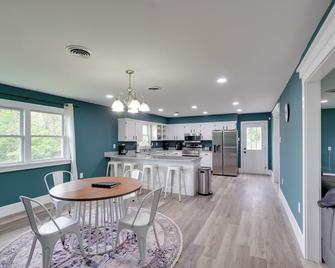 Walk to Stores: Home in Historic Shepherdstown! - Shepherdstown - Dining room