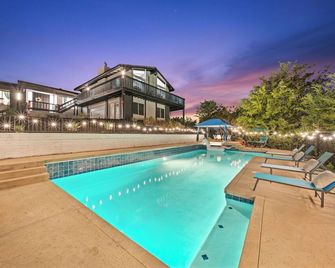 Entire Private Home with 4 Bedrooms 3 Bathrooms, Big Yard, View, , King Bed, 10 Parking, Available Now - El Cajon - Pool