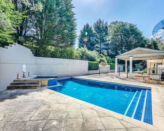 Stayau Expansive 7br Villa Scenic Warrandyte - 와란디테 - 수영장