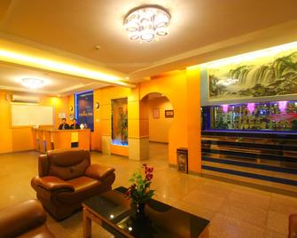 Lovina Inn Penuin Hotel - Batam - Hành lang