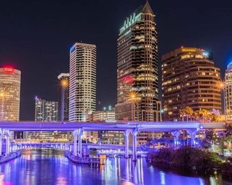 Pet Friendly Home in Ybor City! - Tampa - Building