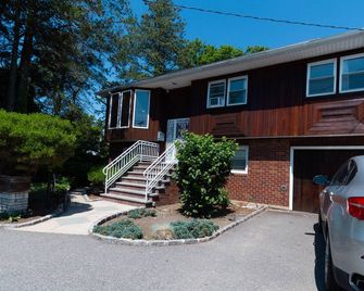 Cheerful & Beautiful 3-Bedroom Ranch - Baldwin - Edificio