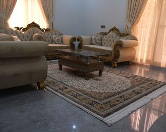 luxurious Family Apartment - Karachi - Living room