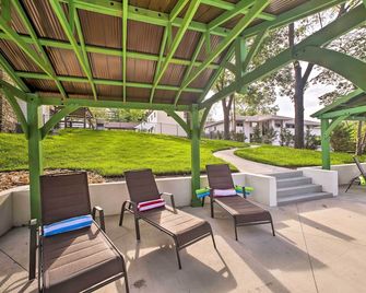 Steps to Branson Landing: Cozy Downtown Cottage! - Branson - Patio