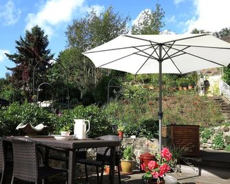 Ferienwohnung Wintergarten in Bad Pyrmont - باد بيرمونت - شرفة مرصوفة