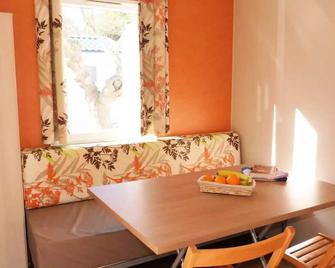 Camping La Bergerie Plage - Hyères - Dining room