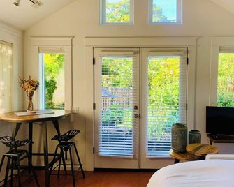 Star Studio, A Garden Retreat near University of Oregon - Eugene
