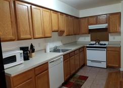 Private Rooms Near Ewr And Nyc - Elizabeth - Kitchen