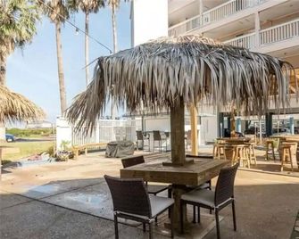The Sandbar Stay - North Beach Waterfront Condo - Corpus Christi - Patio