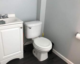 Private 2-bedroom with free parking and direct bus to NYC Manhattan only 2 blocks away - Linden