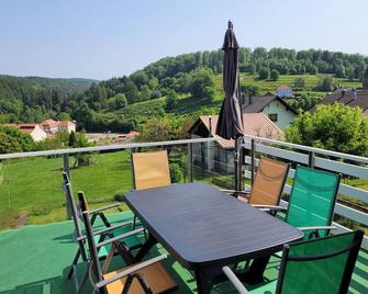 Paraison, Appartement Avec Terrasse Plein sud et Baignoire à jet - Bitche - Balcon