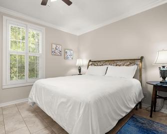 Pet Friendly | Secluded | Quiet | Convenient - Saint Francisville - Bedroom