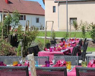 Hotel Restaurant Le Champs Des Lys - Amancey - Restaurant