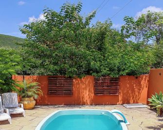 Suite em Rio Grande com Vista Para a Montanha - Palmeiras - Piscine