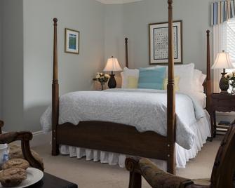 Brewster House Bed & Breakfast - Freeport - Bedroom