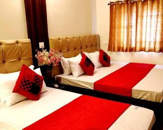 City Hotel - Prayagraj - Bedroom