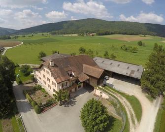 Hôtel-Gîte Rural à 3 km de Delémont - Delémont - Building