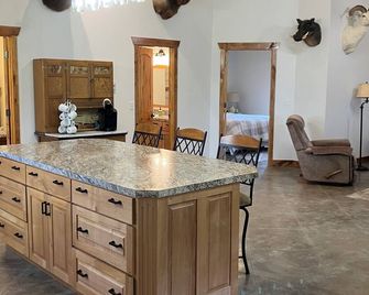 Hunter's Haven - Oak Harbor - Dining room