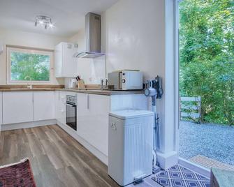 Croft Court - 1 Bedroom Apartment - Tenby - Tenby - Kitchen