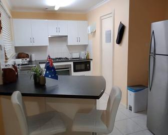 2 Bedroom Residential House In Peaceful Location In Heart Of City - Kalgoorlie-Boulder - Kuchyň