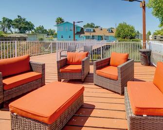 Pet-Friendly Lakeport Studio: 2 Mi to Wineries! - Lakeport - Балкон